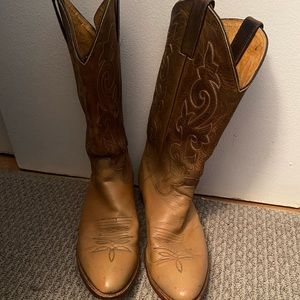 Men Justin cowboy Boots. 10.5